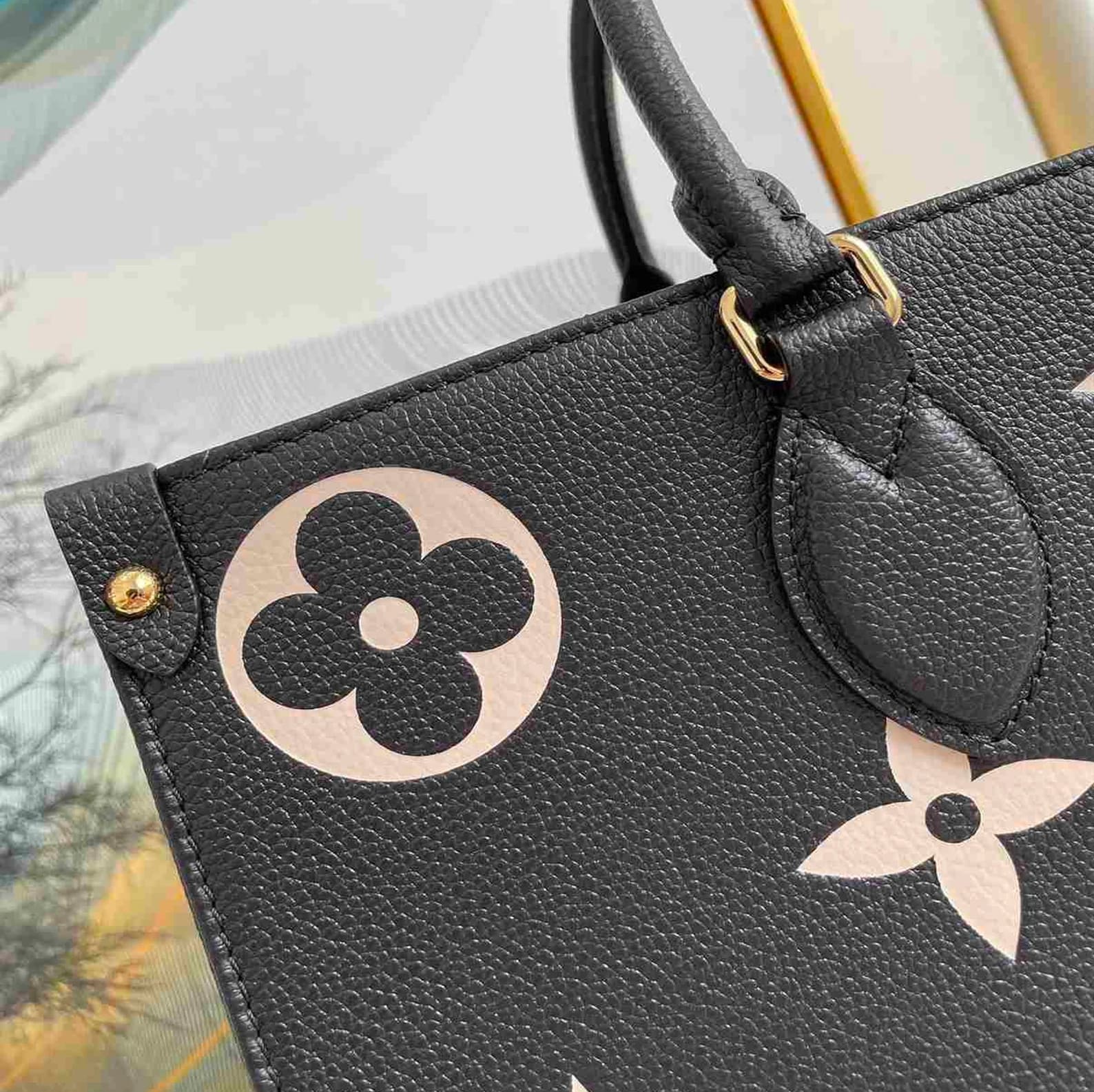 Lv Onthego MM Monogram Tote Bag M45495 (4)